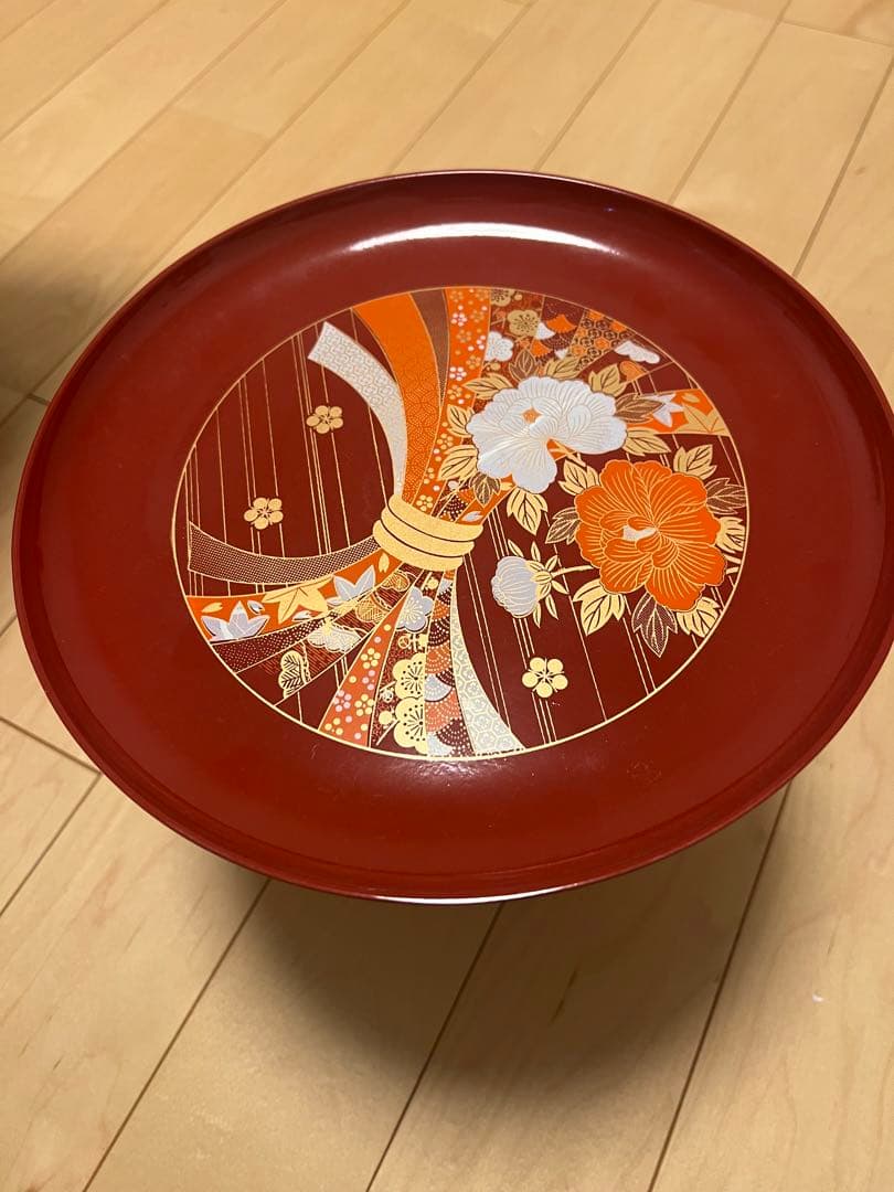 花柄 赤い漆器 脚付き皿