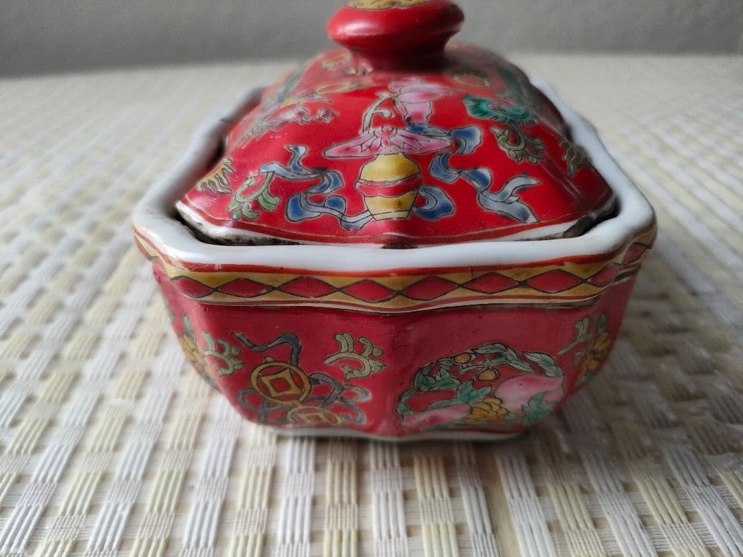 ●中国アンティーク 清朝末期 色絵人物文 蓋付き小物入れ粉彩吉祥文古陶磁香合骨董