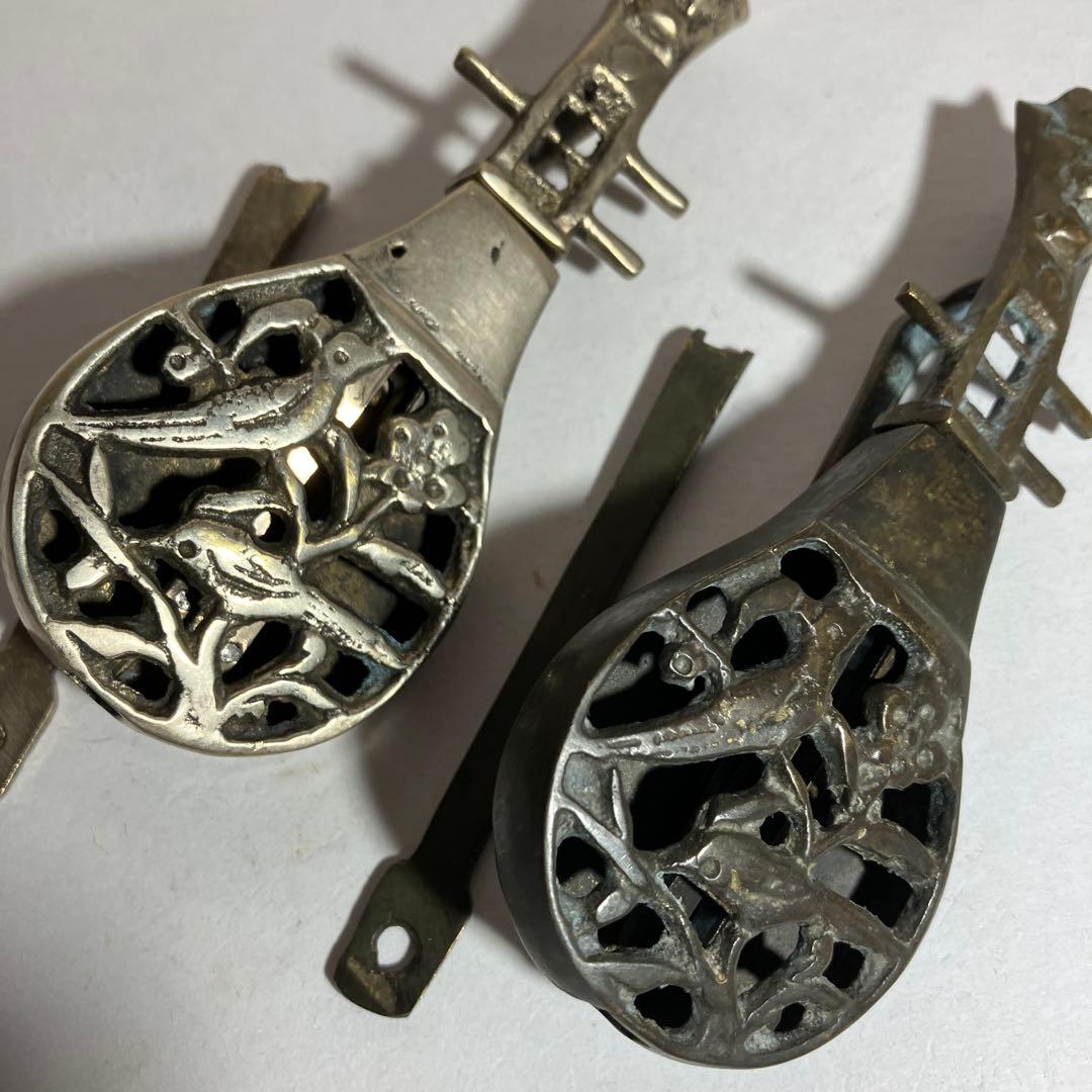 珍しい彫金透かし彫りの琵琶形中国骨董錠前２点