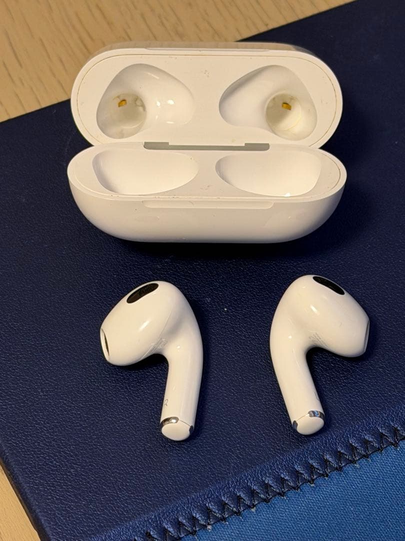 AirPods第3世帯本体 ホワイト 充電ケース付き