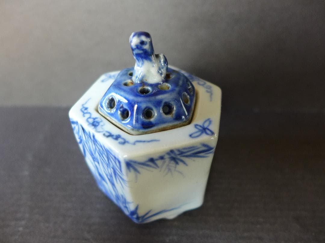 古九谷　角福陶元　小さい六角形香炉　竹絵図染付　獅子蓋　作陶墨書き桐箱　骨董