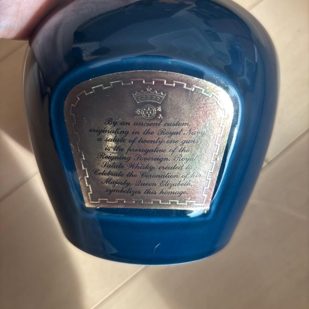 Chivas Regal 21年 青い陶器ボトル