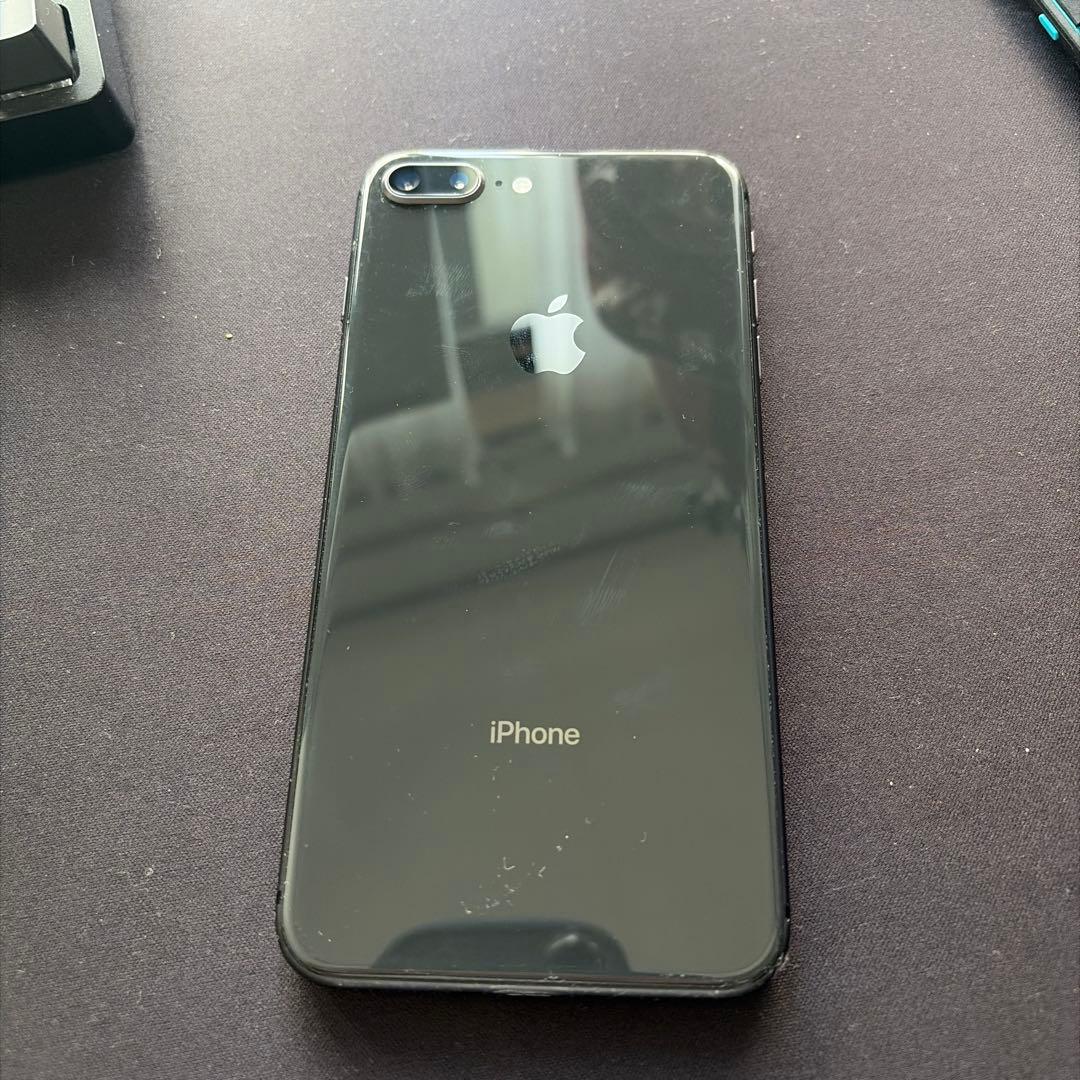 Apple iPhone 8 Plusブラック