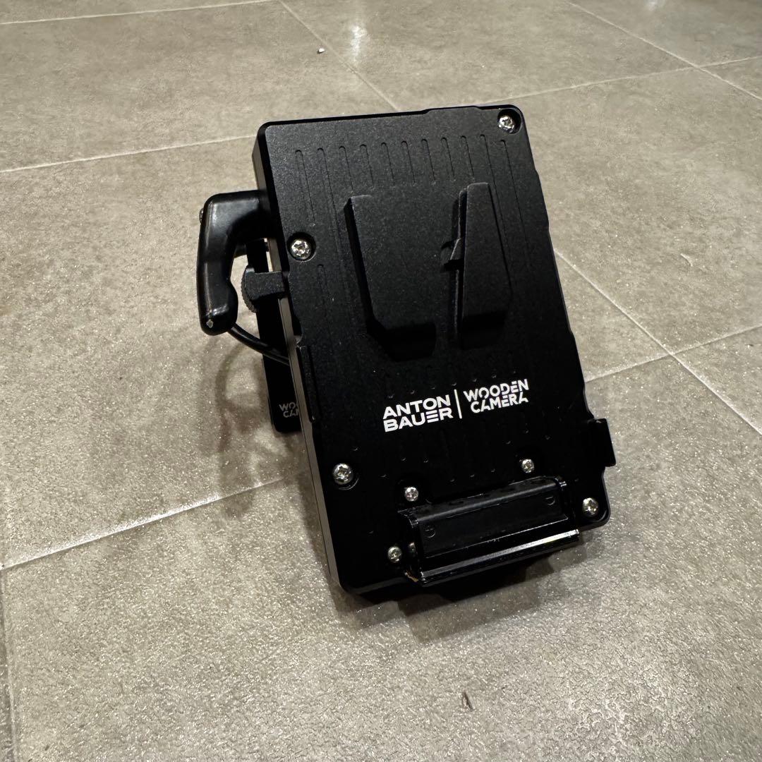 Wooden Camera V-Mount RED Komodo Vマウント