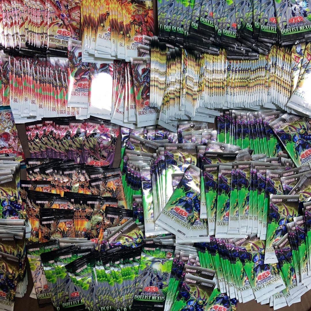 遊戯王　未開封パック　超大量　800オーバー　おまけあり　1パック28円くらい