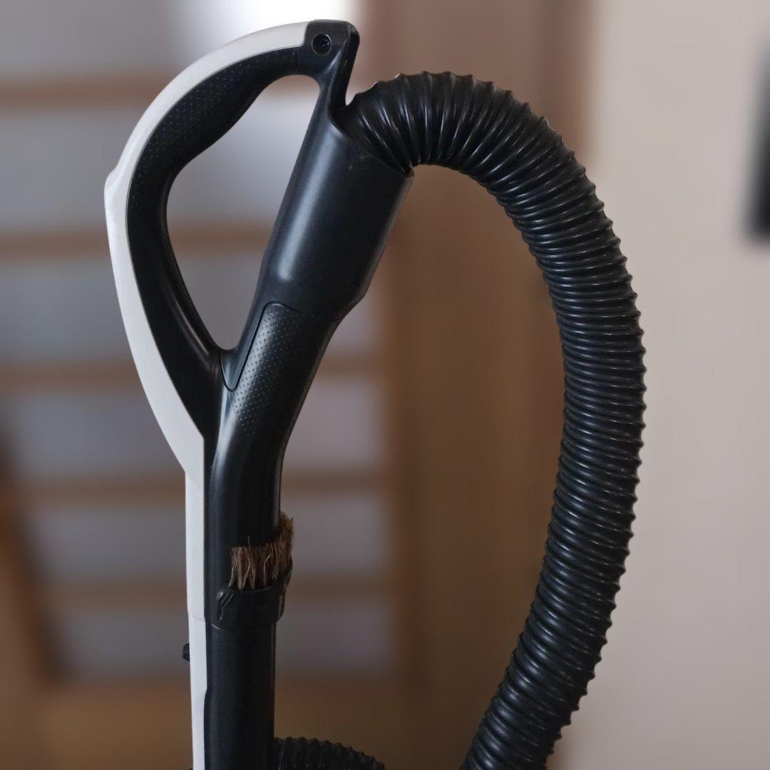 三菱キャニスター掃除機 黒と白