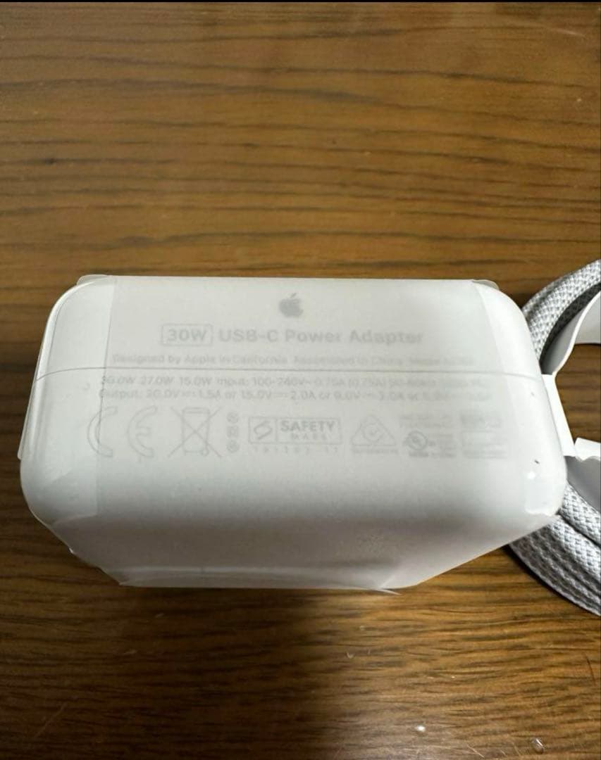 Apple 30W USB-C 充電器、USB-C-MagSafe 3ケーブル