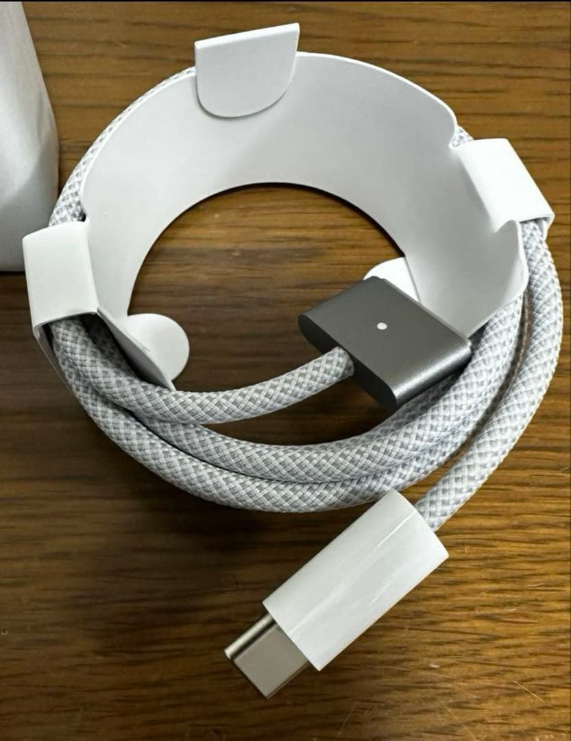 Apple 30W USB-C 充電器、USB-C-MagSafe 3ケーブル