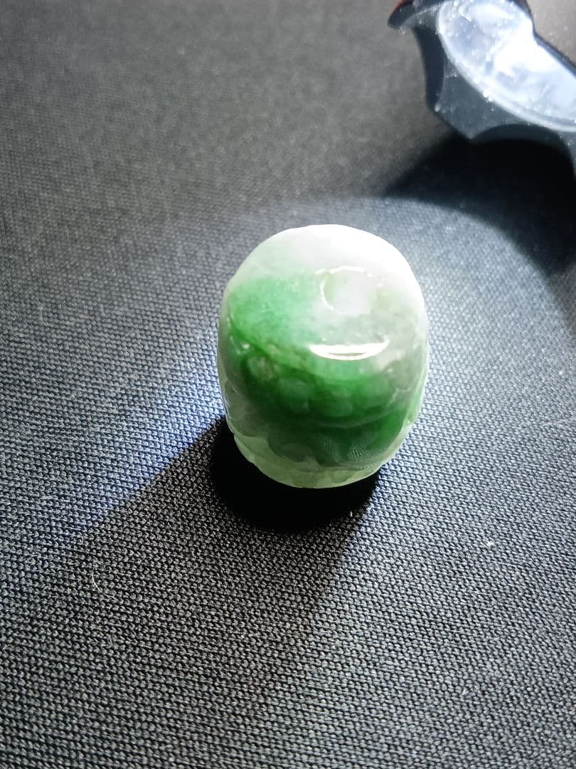 新品✨本翡翠☆ 彫翡翠✨ペンダント✨無処理　ミャンマー産 ⭐A貨　ペンダントのみ