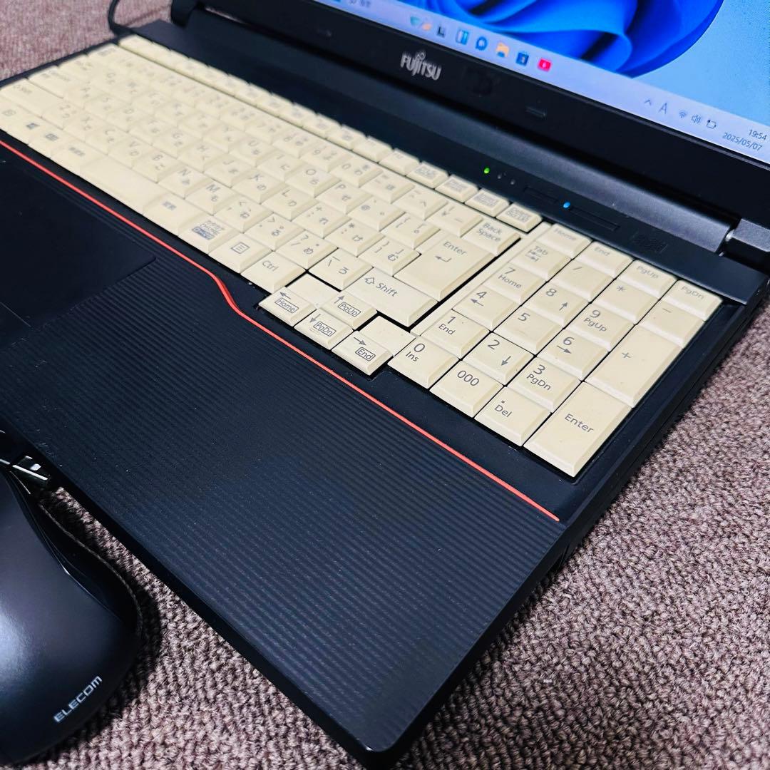 S43 FujitsuノートパソコンSSDサクサク Windows11オフィス付