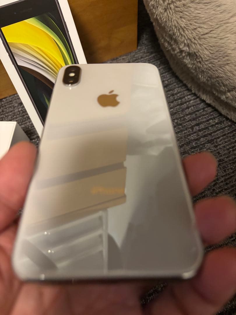 Apple iPhone X シルバー 本体　256GB docomo