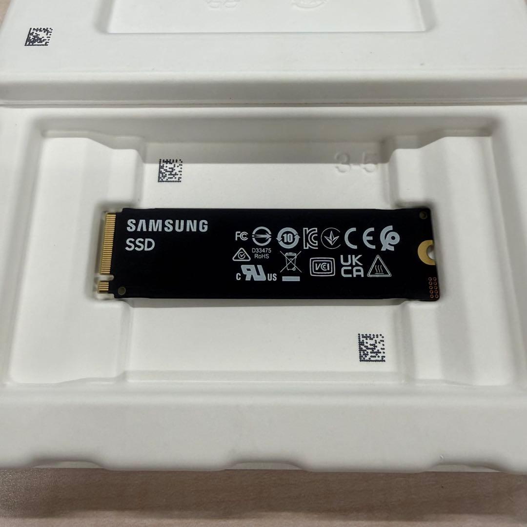 新品同様　SAMSUNG PM9C1b 256GB M.2 SSD Gen4x4
