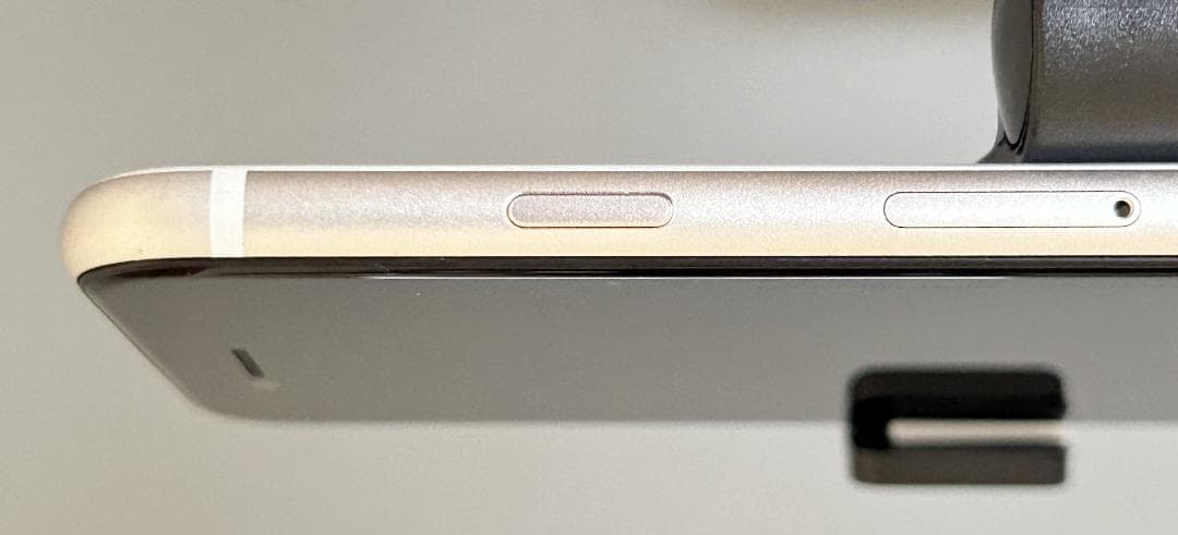 【最大容量94%】iPhoneSE3 64GB スターライト(白) SIMフリー