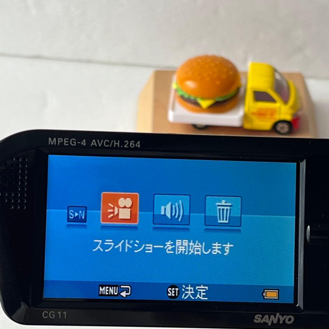 SANYOデジタルムービーカメラ　Xacti DMX-CG11ゴールド