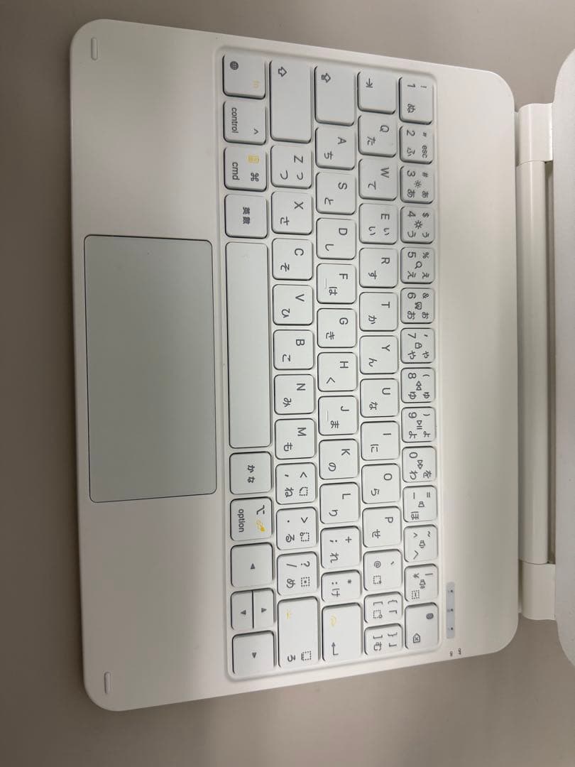 最新iPad (11世代、未使用に近い)+ マジックキーボード(非純正品)
