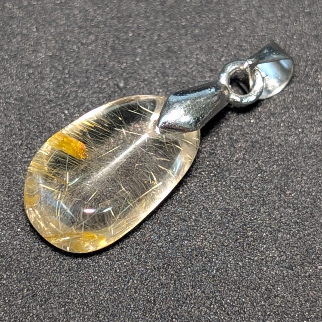 一点物ペンダント ネックレス ゴールドルチル スピネル（チタン）透明度が半端ない