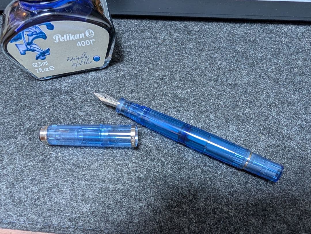 Pelikan 万年筆とロイヤルブルーインクセット