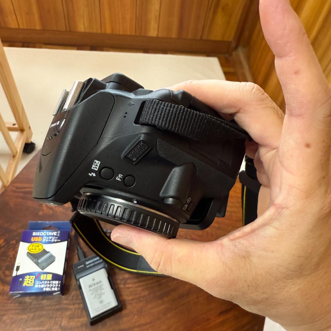 Nikon ニコン D5600 デジタル一眼レフカメラ