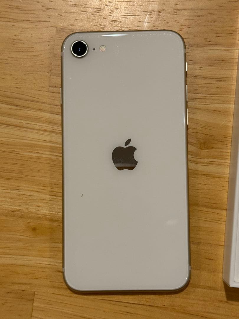 Apple iPhone SE (第3世代) ホワイト 本体