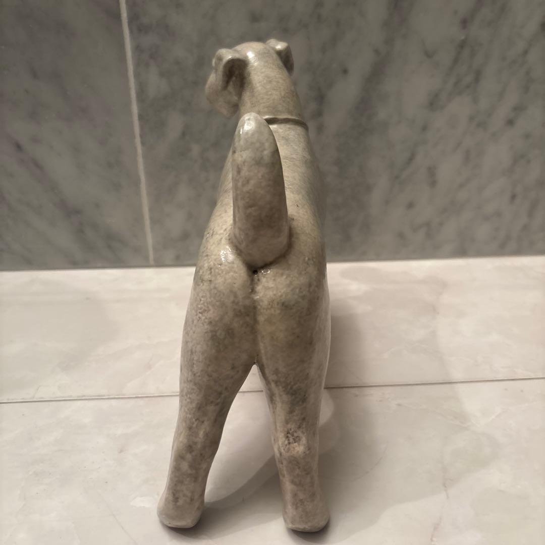 【作家物】上品で洗練された佇まいの犬　テリアの陶器オブジェ