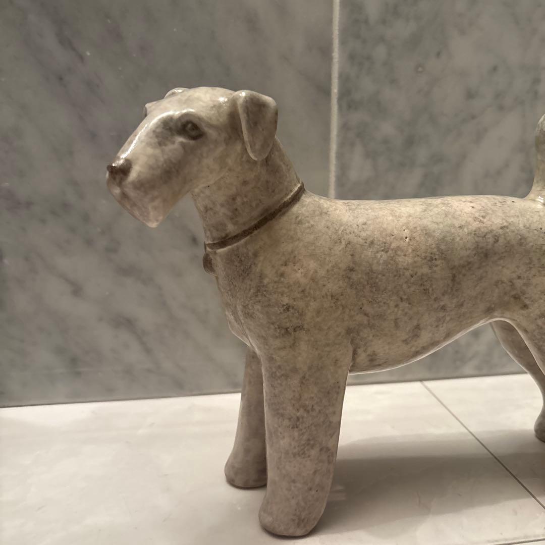 【作家物】上品で洗練された佇まいの犬　テリアの陶器オブジェ