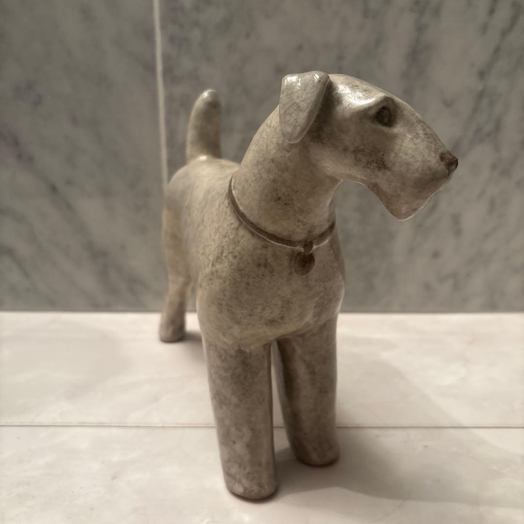 【作家物】上品で洗練された佇まいの犬　テリアの陶器オブジェ