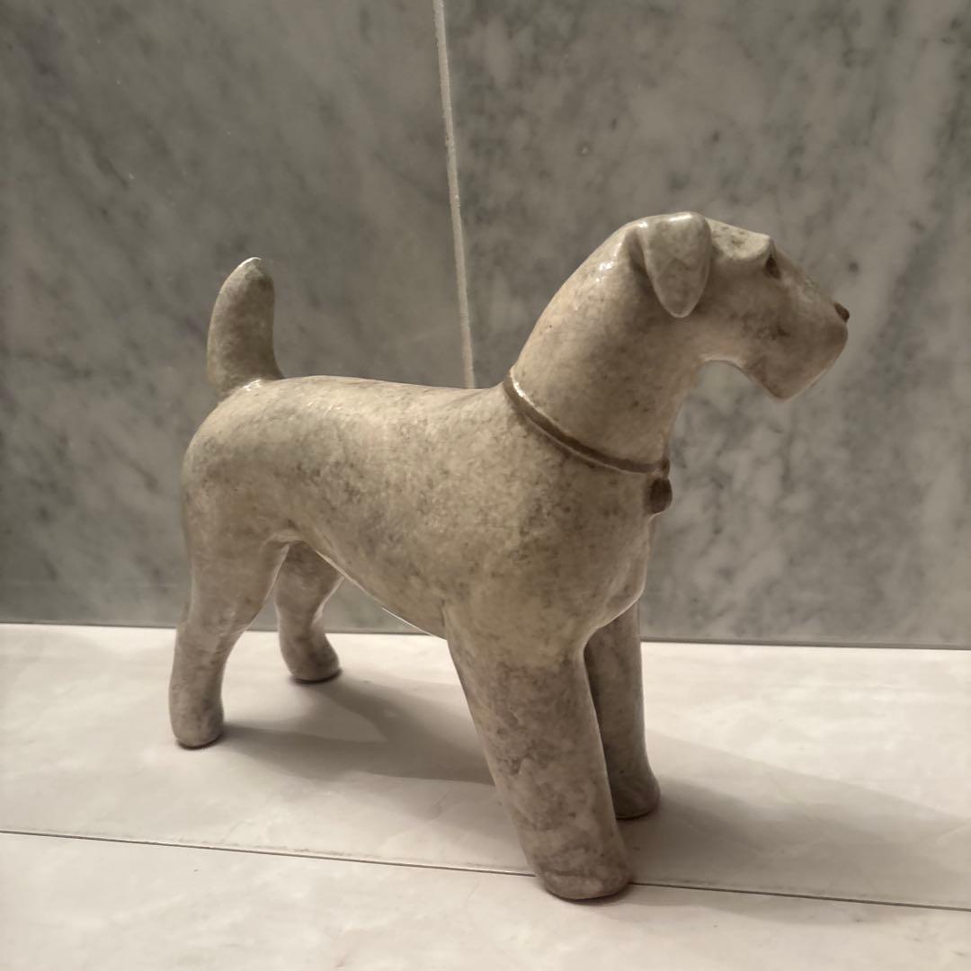 【作家物】上品で洗練された佇まいの犬　テリアの陶器オブジェ