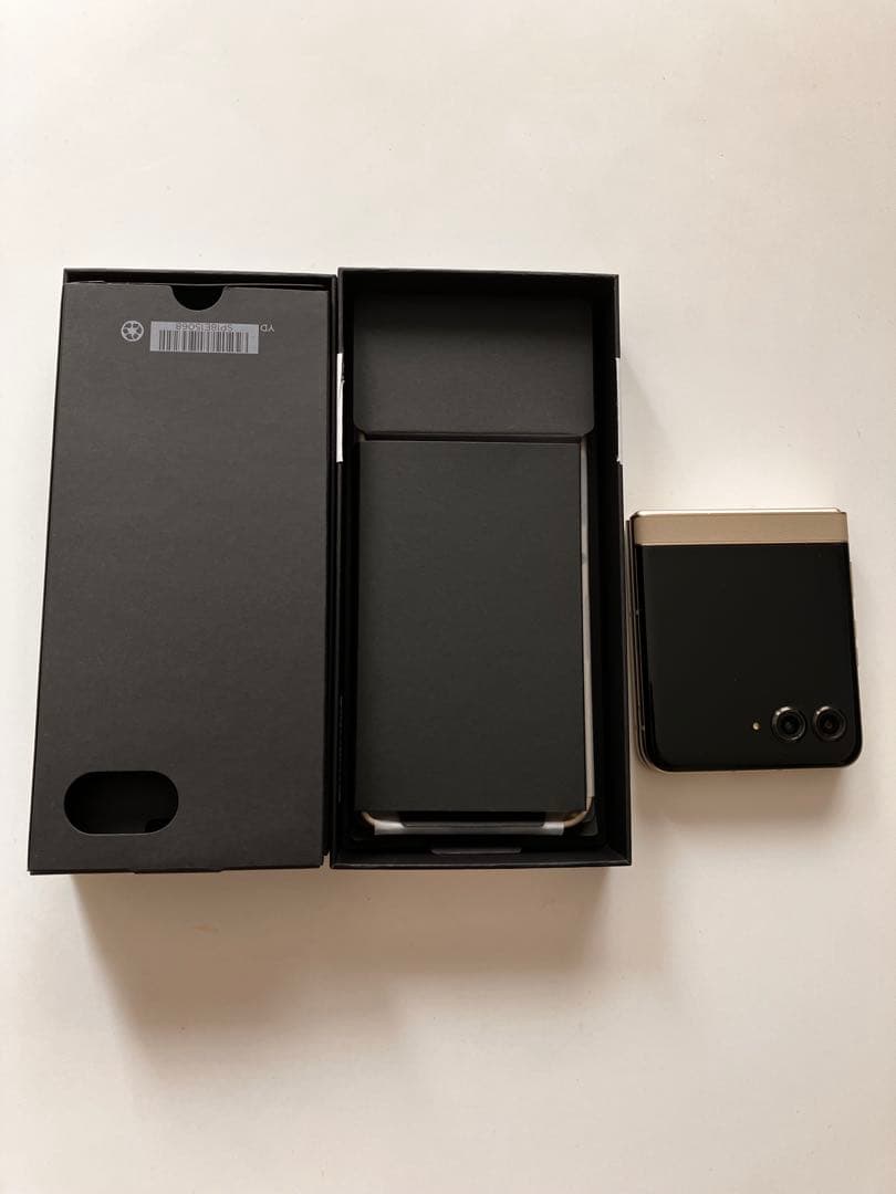 1週間使用　motorola razr 50 SIMフリー