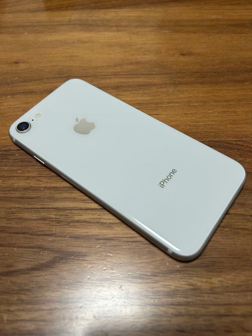iPhone 8 64GB シルバー