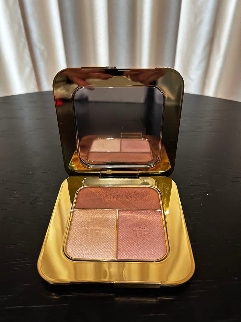 TOM FORD ソレイユコントゥーリングコンパクト（フェースパウダー）