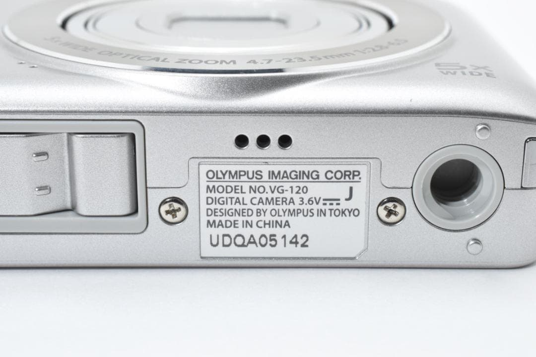 《 未使用 》　オリンパス　OLYMPUS VG-120 シルバー