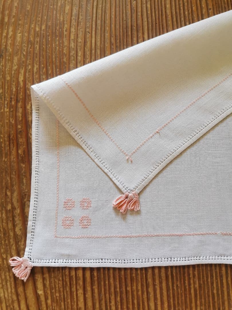 アンティーク フレンチリネン？ 珊瑚色の花/リーフ刺繍 フリンジ付きクロス b
