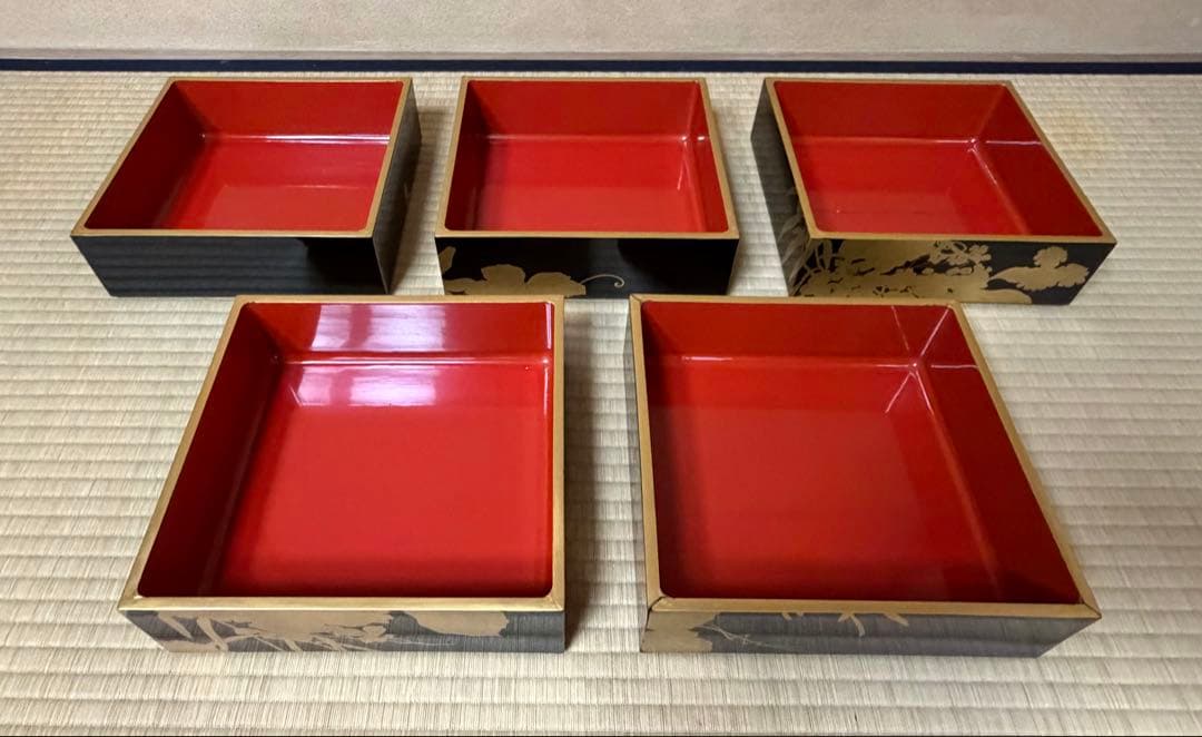 輪島塗　金蒔絵の美しい段重　替え蓋付き
