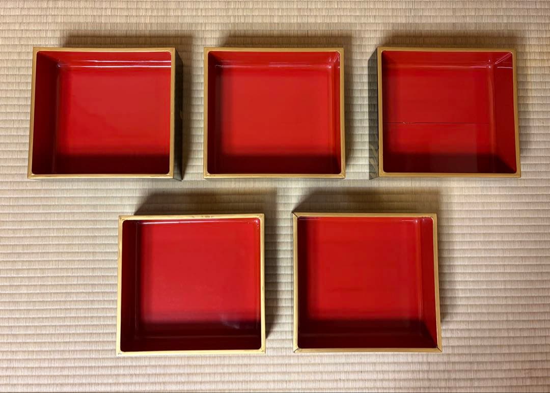 輪島塗　金蒔絵の美しい段重　替え蓋付き