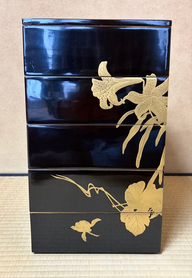 輪島塗　金蒔絵の美しい段重　替え蓋付き