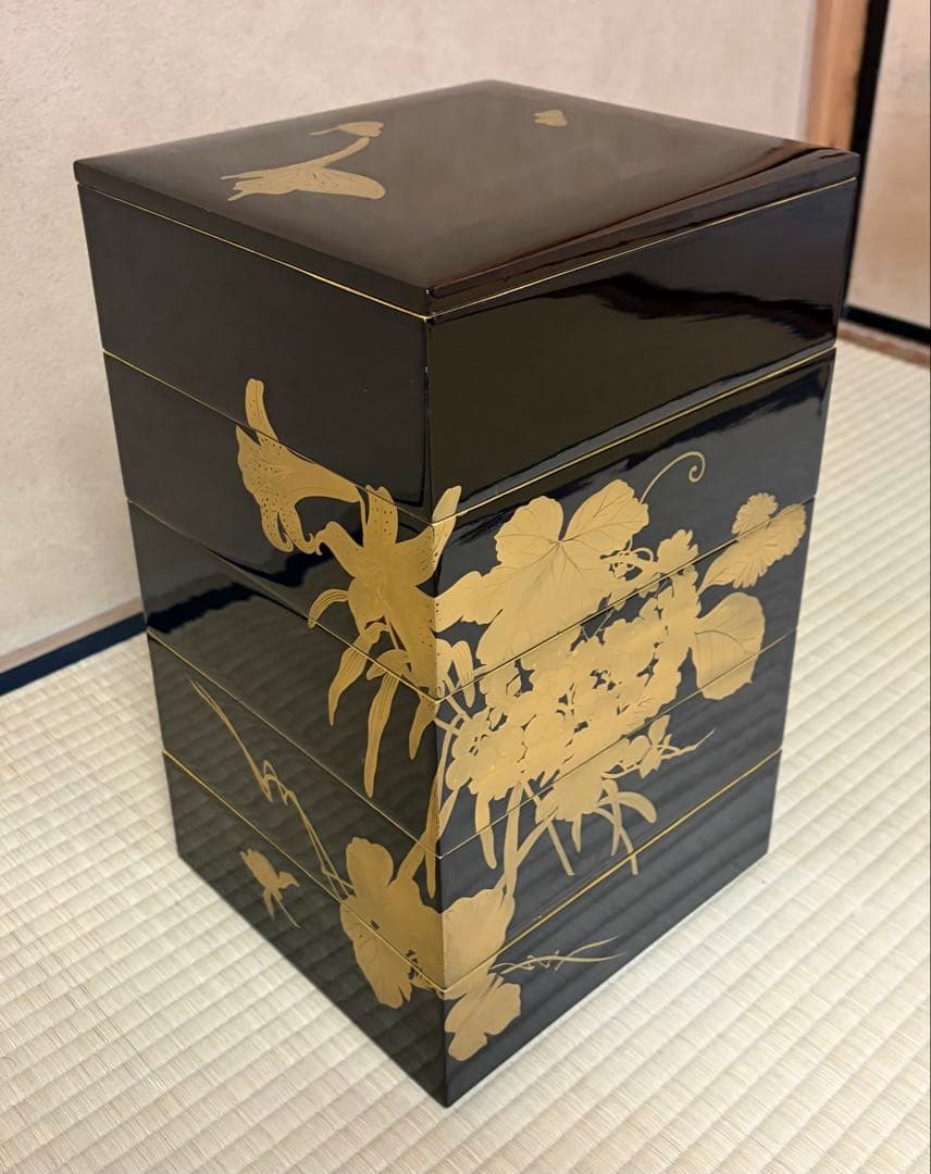 輪島塗　金蒔絵の美しい段重　替え蓋付き