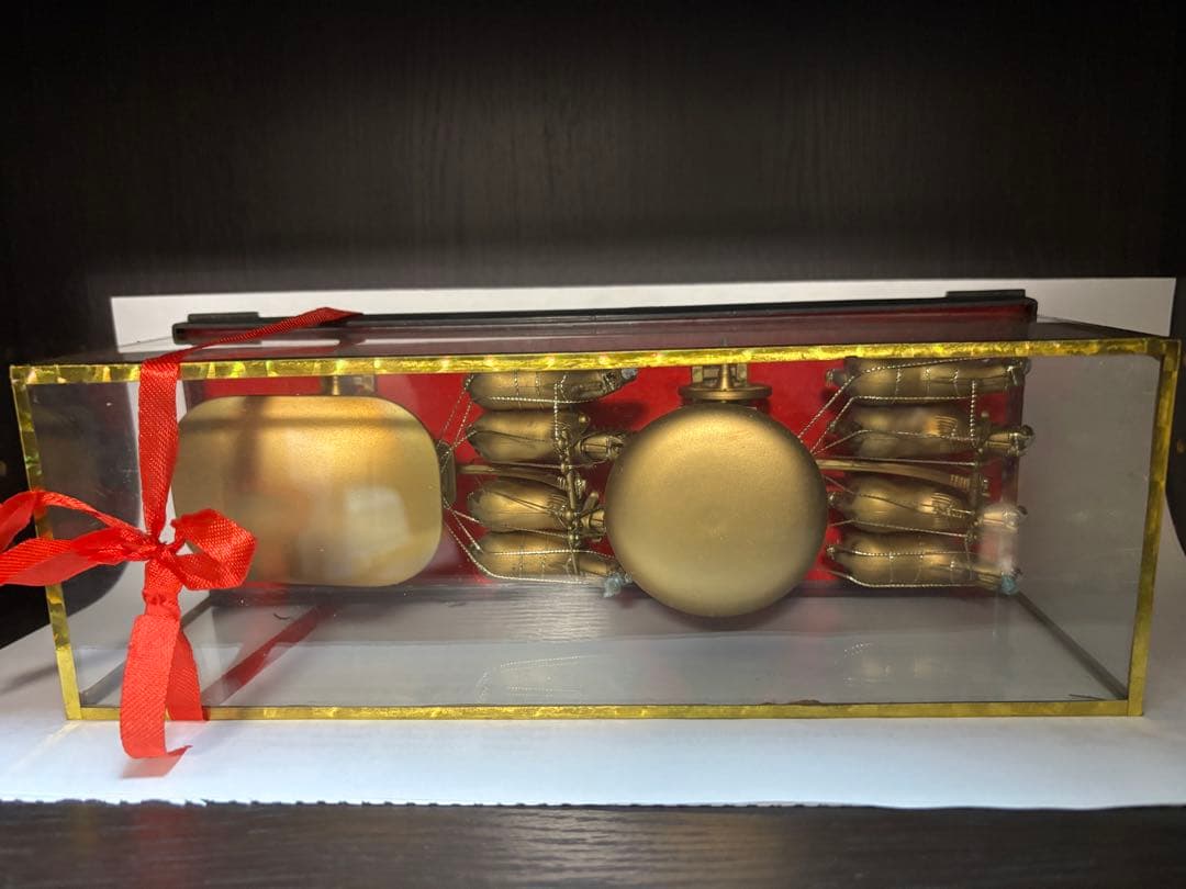 金属製馬車と馬の置物 ケース付き