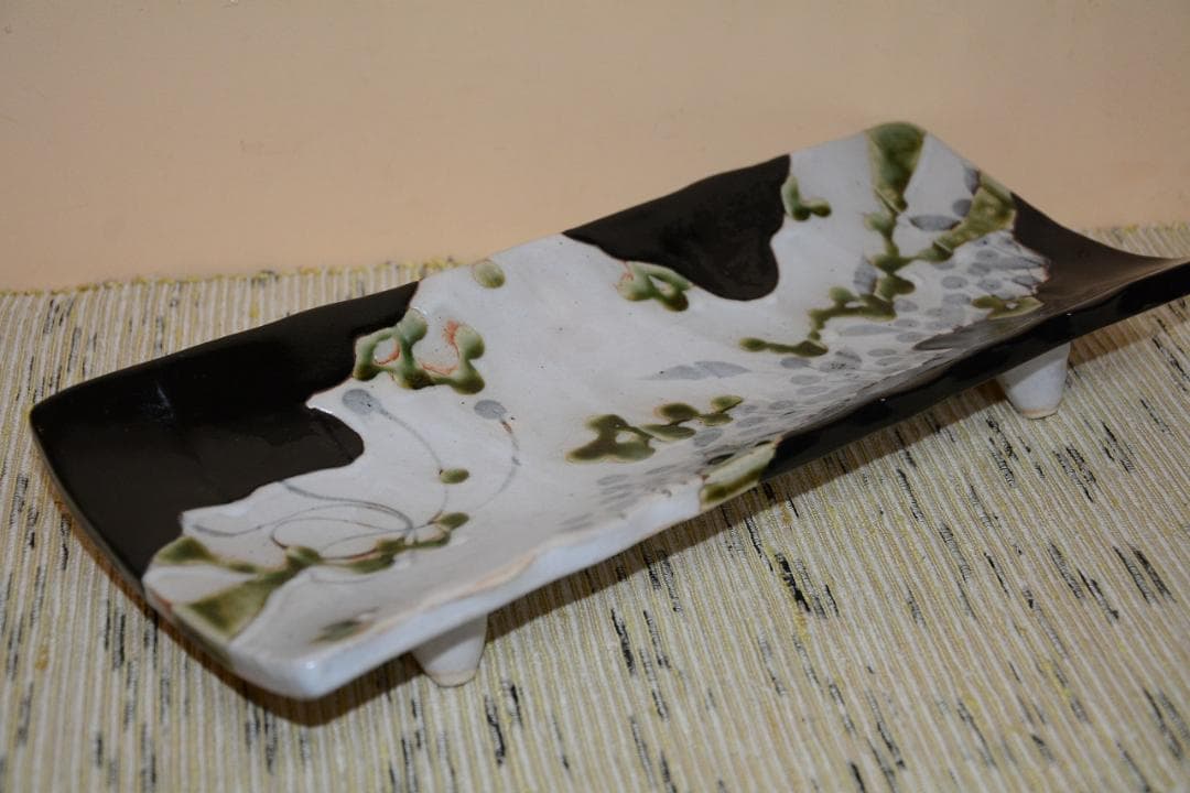 黒織部足付長方皿　新品 　美濃焼　玉山窯　送料込み