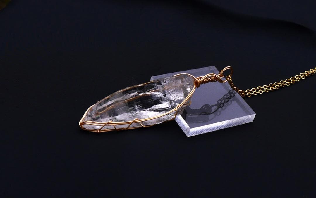 スーパークリアー ガネーシュヒマール産水晶 ペンダントトップ◇