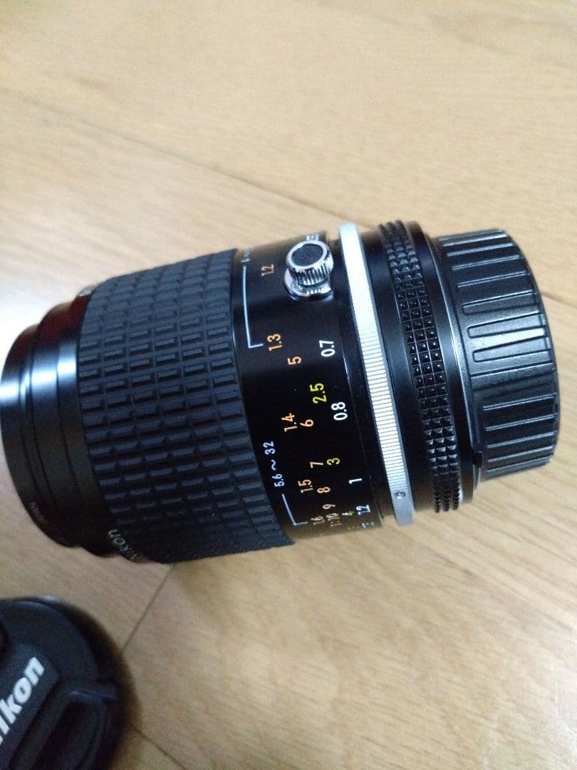 Nikon 105mm f/2.8 マクロレンズ