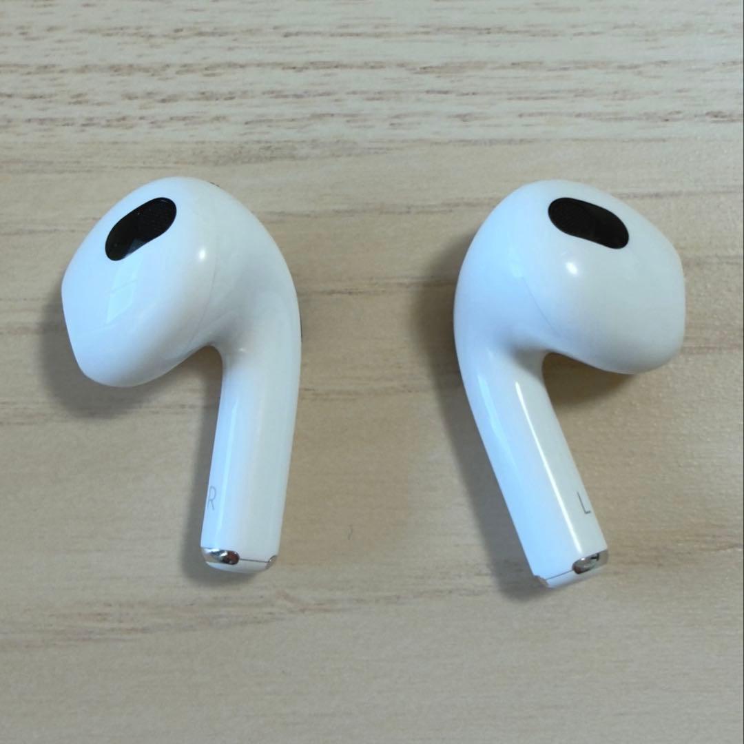 イヤホン AirPods 3 with Wireless Charging Case
