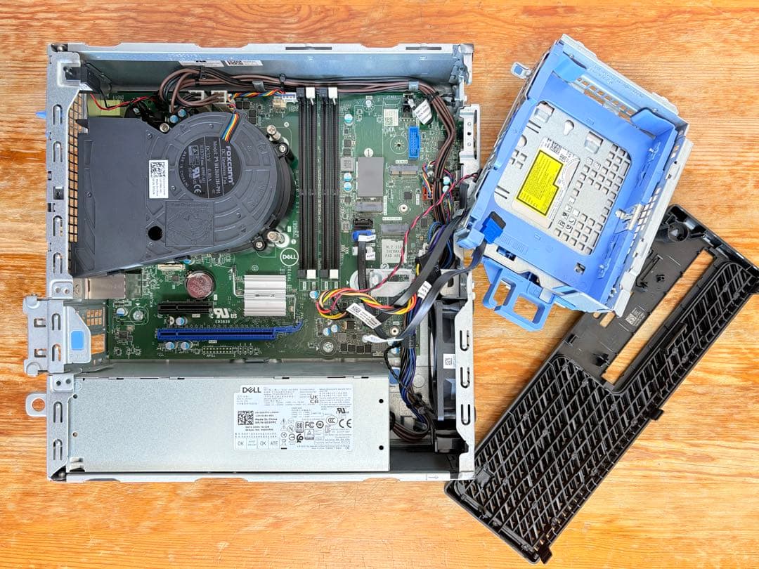 ベアーボン状態のDell Precision 3440/CPUなし・メモリなし