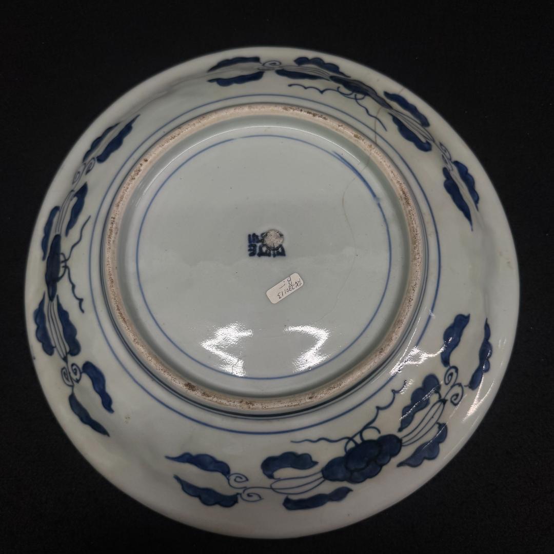 古伊万里　染付牡丹 浮彫 骨董品 絵皿 古美術品 キズあり