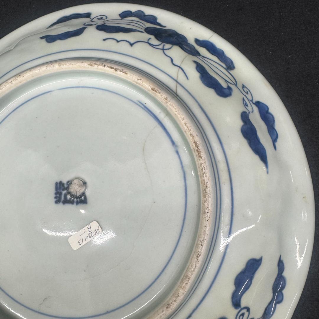 古伊万里　染付牡丹 浮彫 骨董品 絵皿 古美術品 キズあり