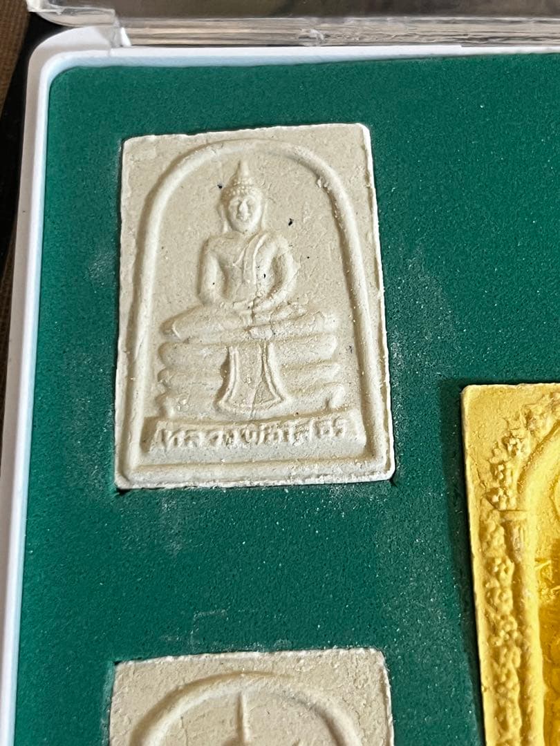 タイお守り家内安寧の象徴—現代粉材プラクルアン5体セット・金文字ケース付（伝承）