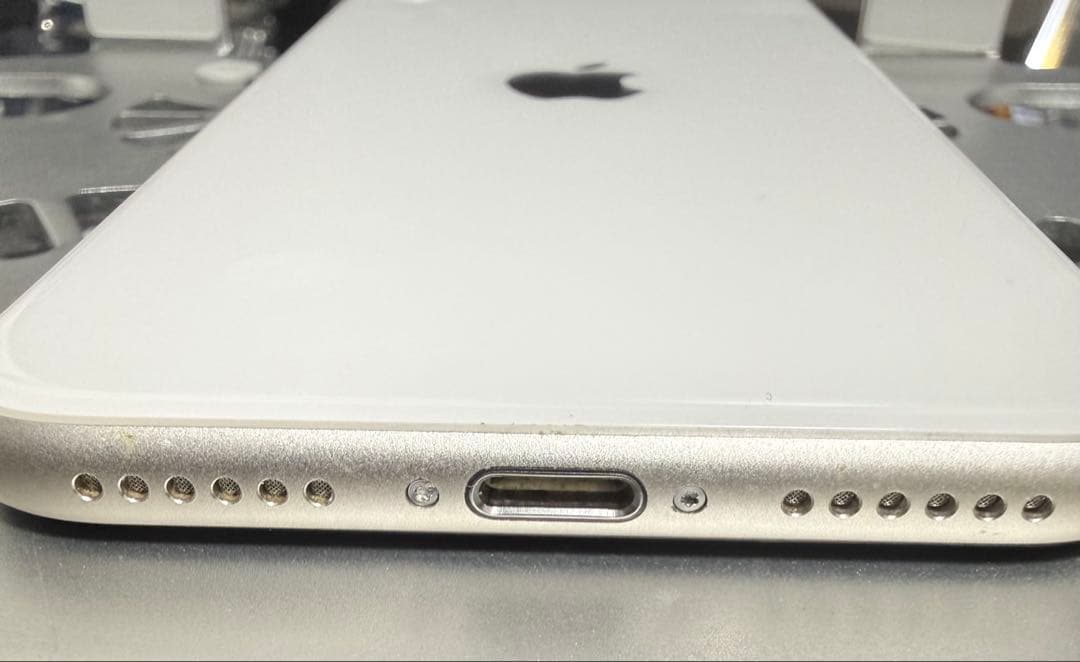iPhone se3 128GB バッテリー100% 純正バッテリーケースセット