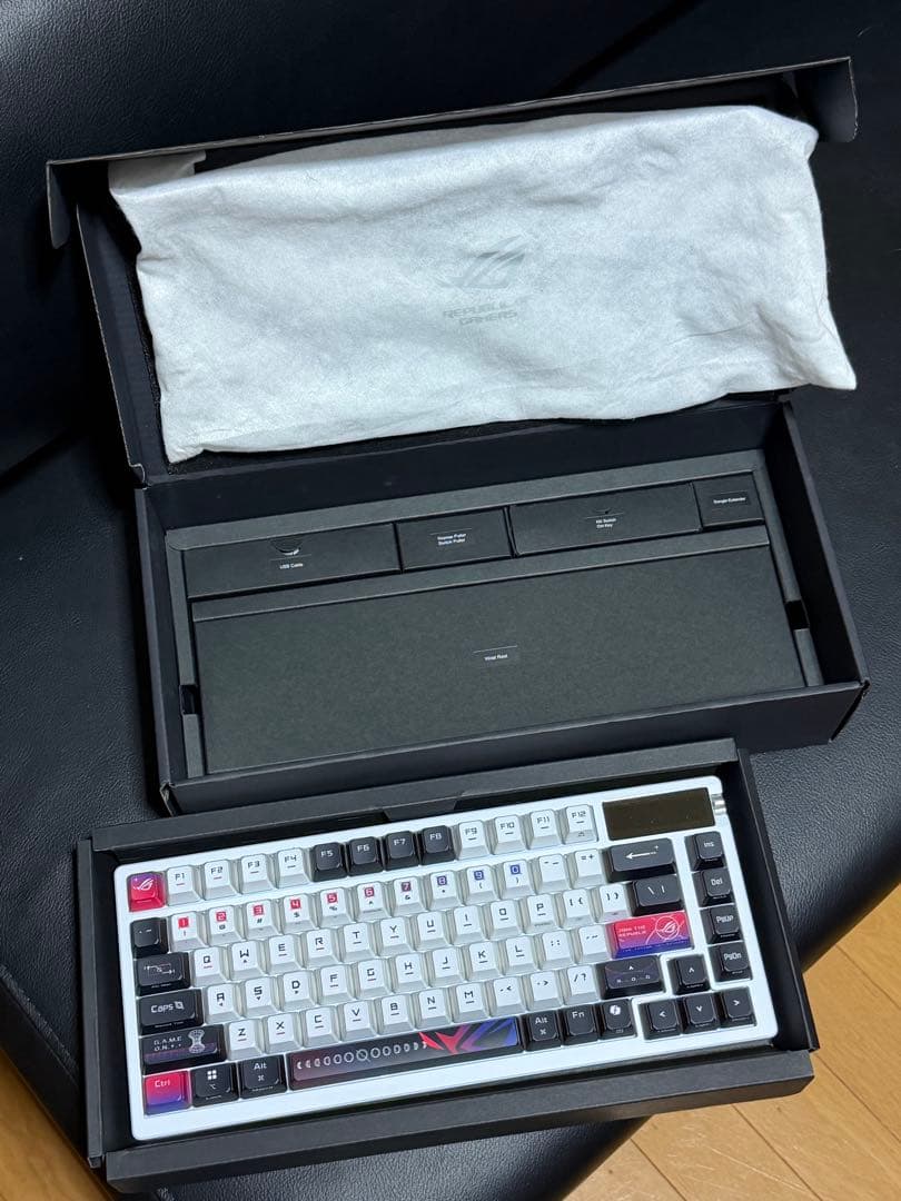 ROG Falchion メカニカルキーボード 本体 マウスパッド付き！
