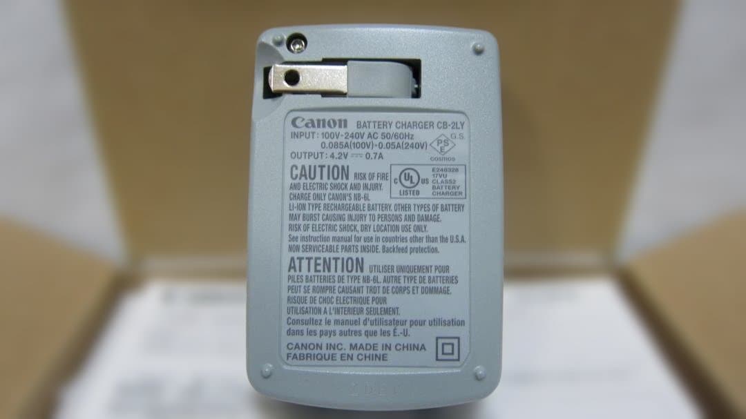 【美品】コンパクトデジタルカメラ Canon IXY 32S シルバー