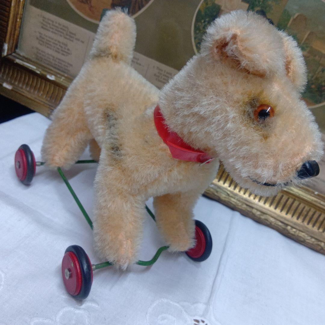 ♥ドイツからやって来たヴィンテージ　車輪付　テリア♥