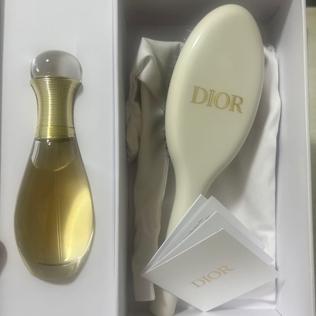 Dior プラチナバースデープレゼント ヘアミストとヘアブラシのセット
